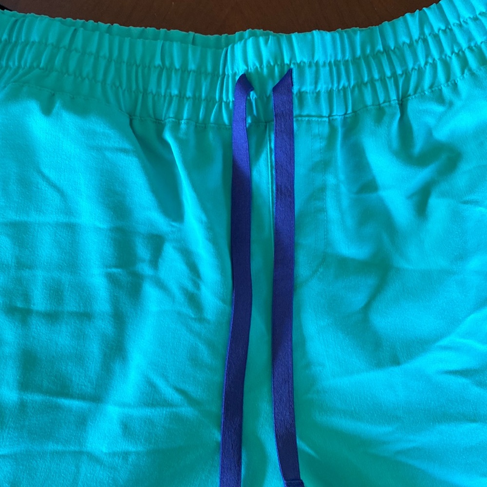 Figs XXL P jogger. color 1917 surgical green